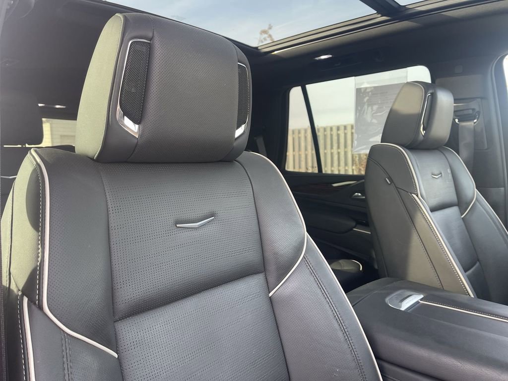 Certified 2024 Cadillac Escalade Premium Luxury image 44