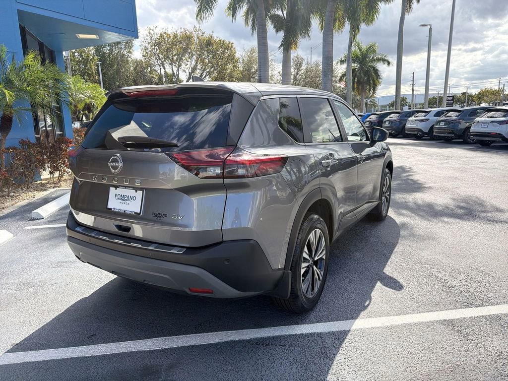 Used 2023 Nissan Rogue SV image 2