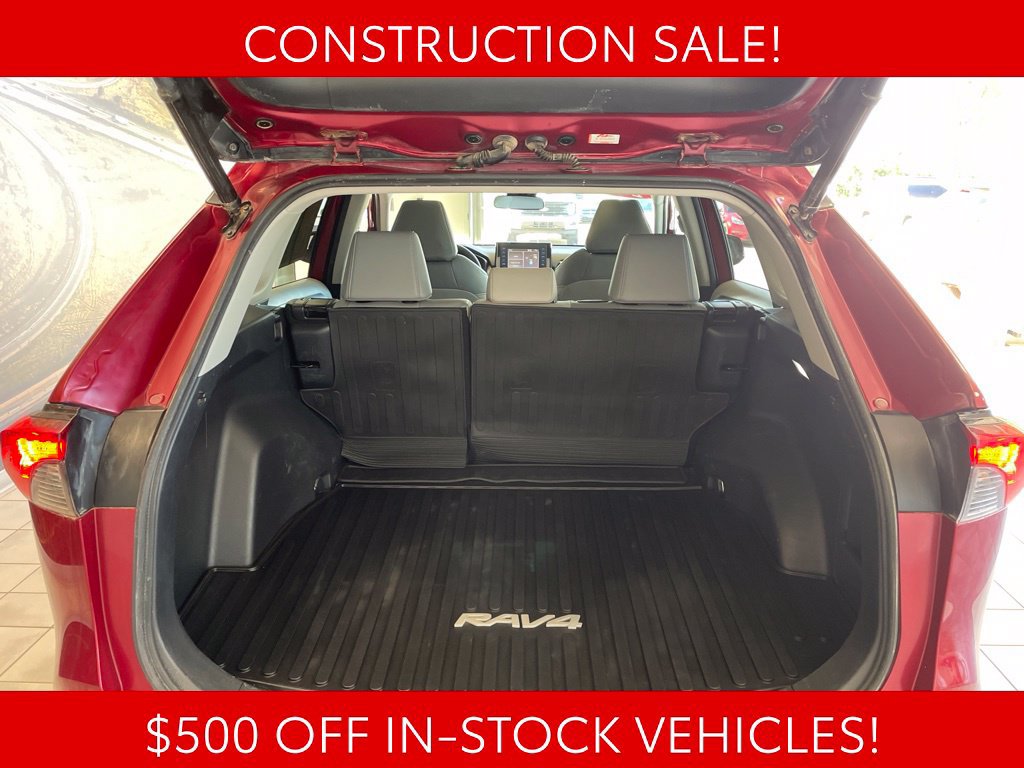 Used 2022 Toyota RAV4 XLE Premium AWD/4WD image 15