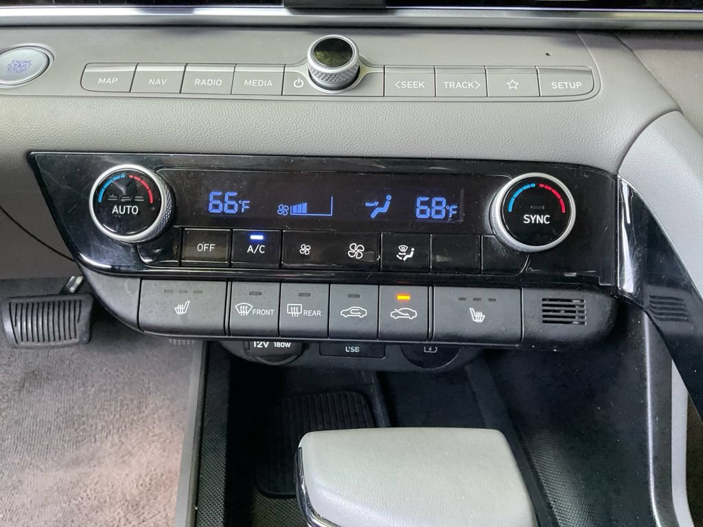 Used 2025 Hyundai Elantra SEL FWD image 25