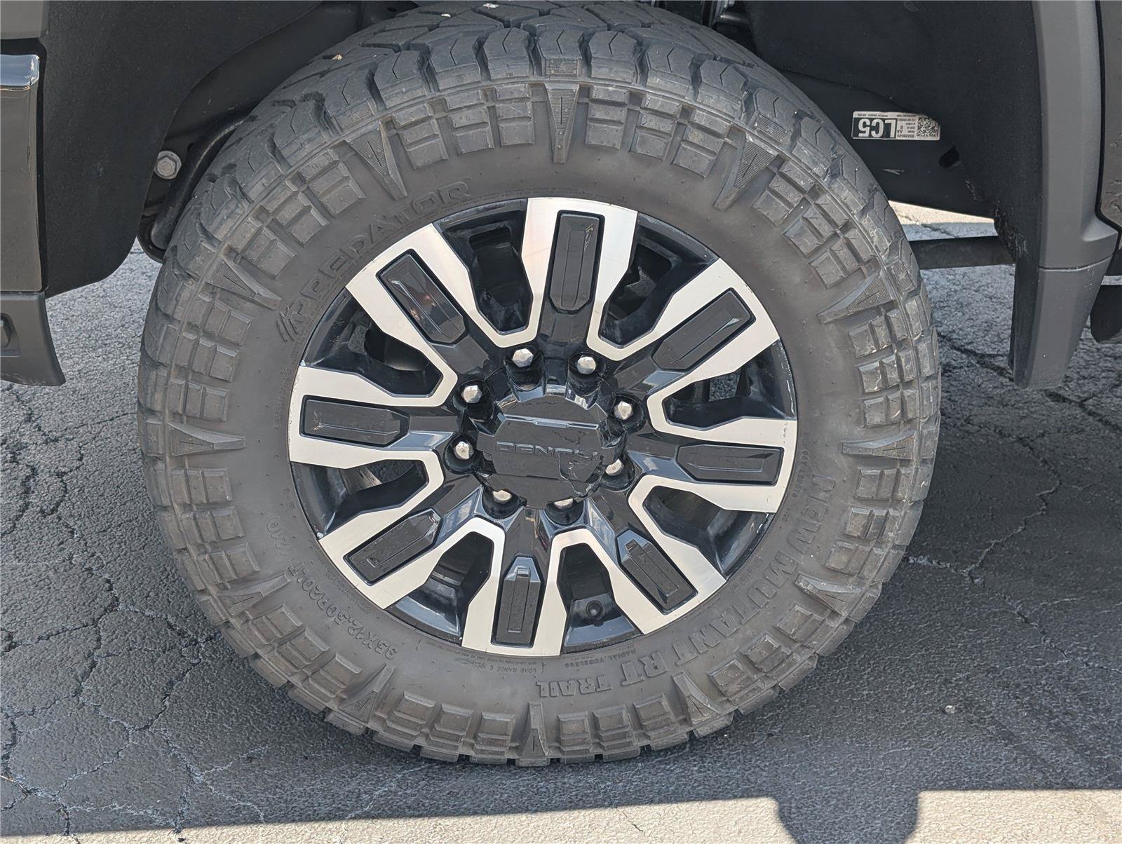 Used 2024 Chevrolet Silverado 2500 High Country w/ Technology Package AWD/4WD image 11