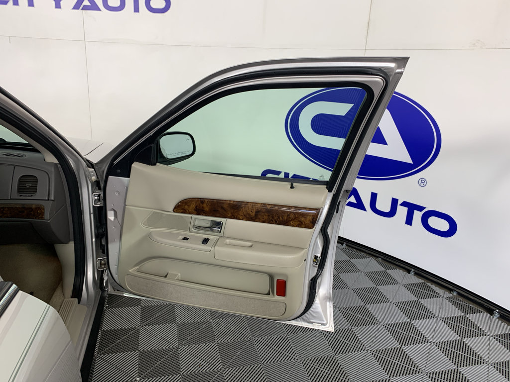 Used 2010 Mercury Grand Marquis LS RWD image 31
