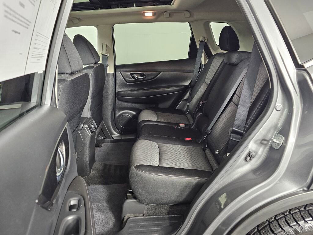 Used 2018 Nissan Rogue SV w/ Sun & Sound Touring Package image 35