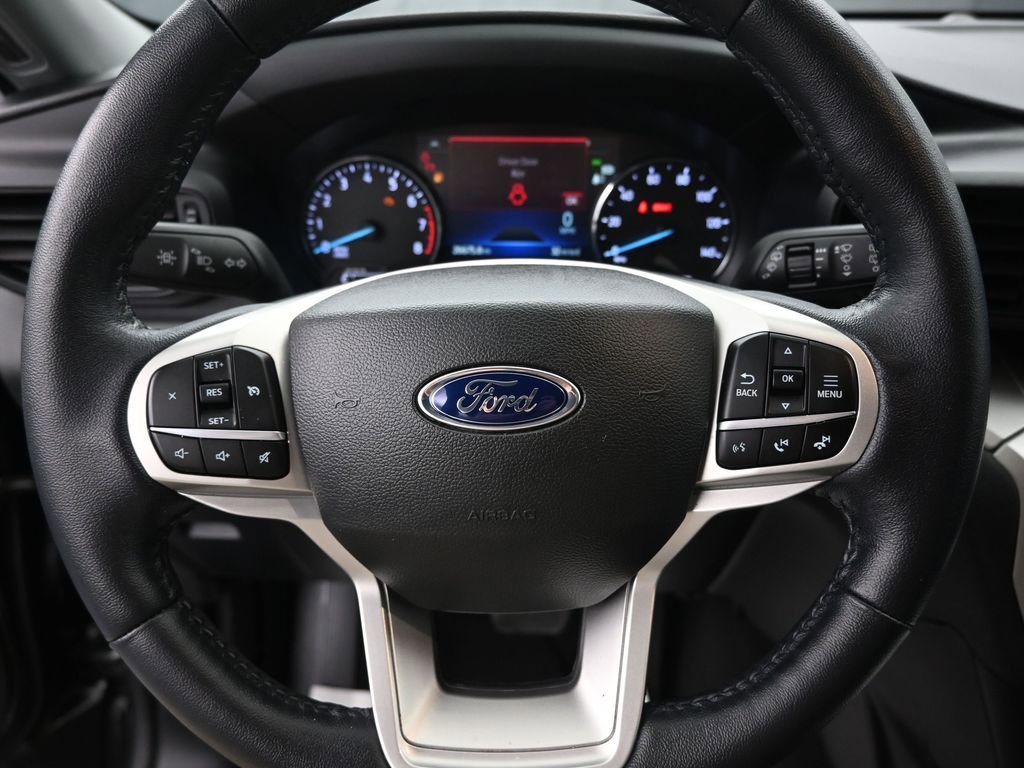 Used 2022 Ford Explorer XLT image 14