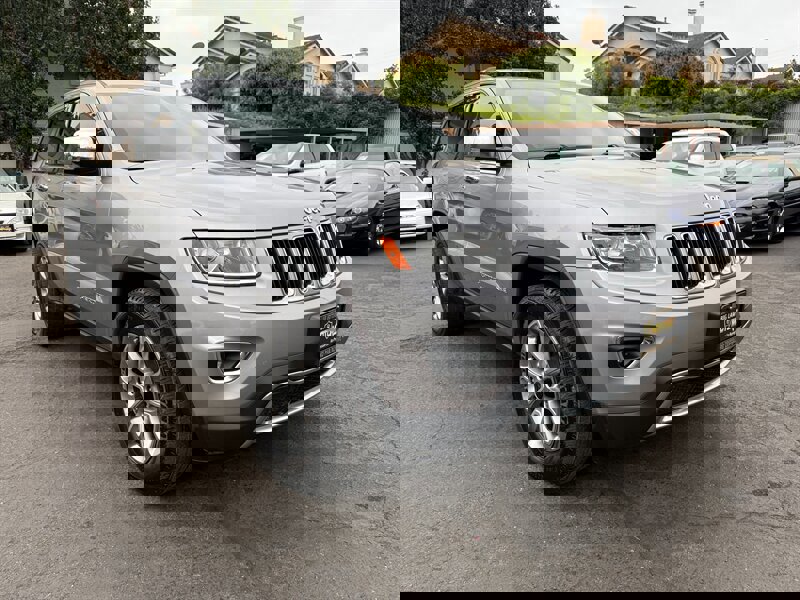 Used 2014 Jeep Grand Cherokee Limited image 3