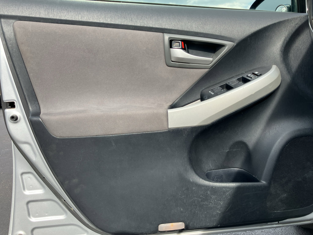 Used 2014 Toyota Prius Two image 9