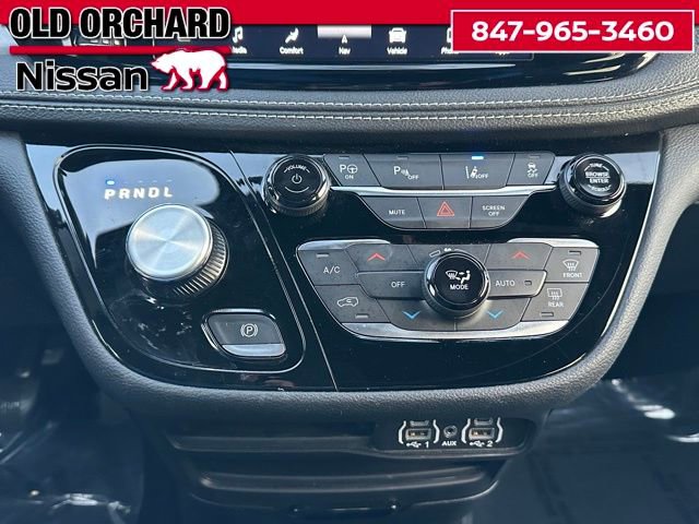 Used 2024 Chrysler Pacifica Limited FWD image 18