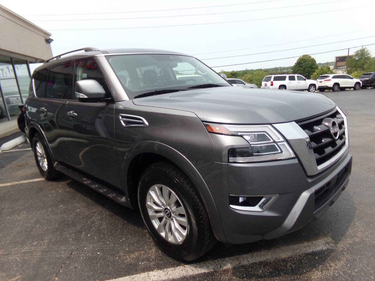 Used 2023 Nissan Armada SV image 3