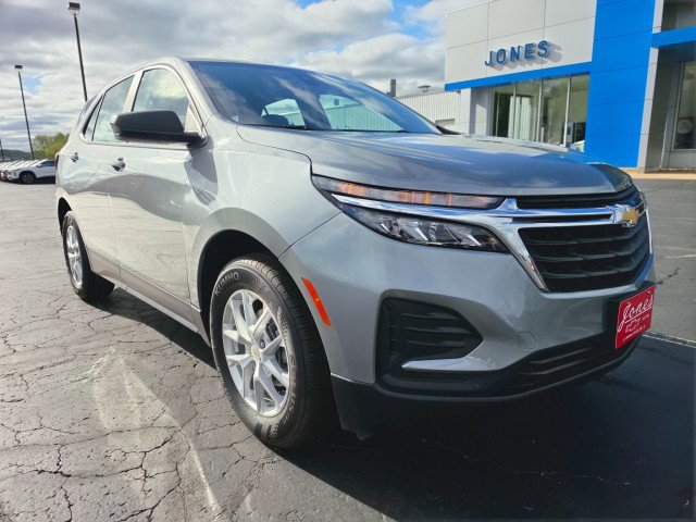 Used 2024 Chevrolet Equinox LS AWD/4WD image 7