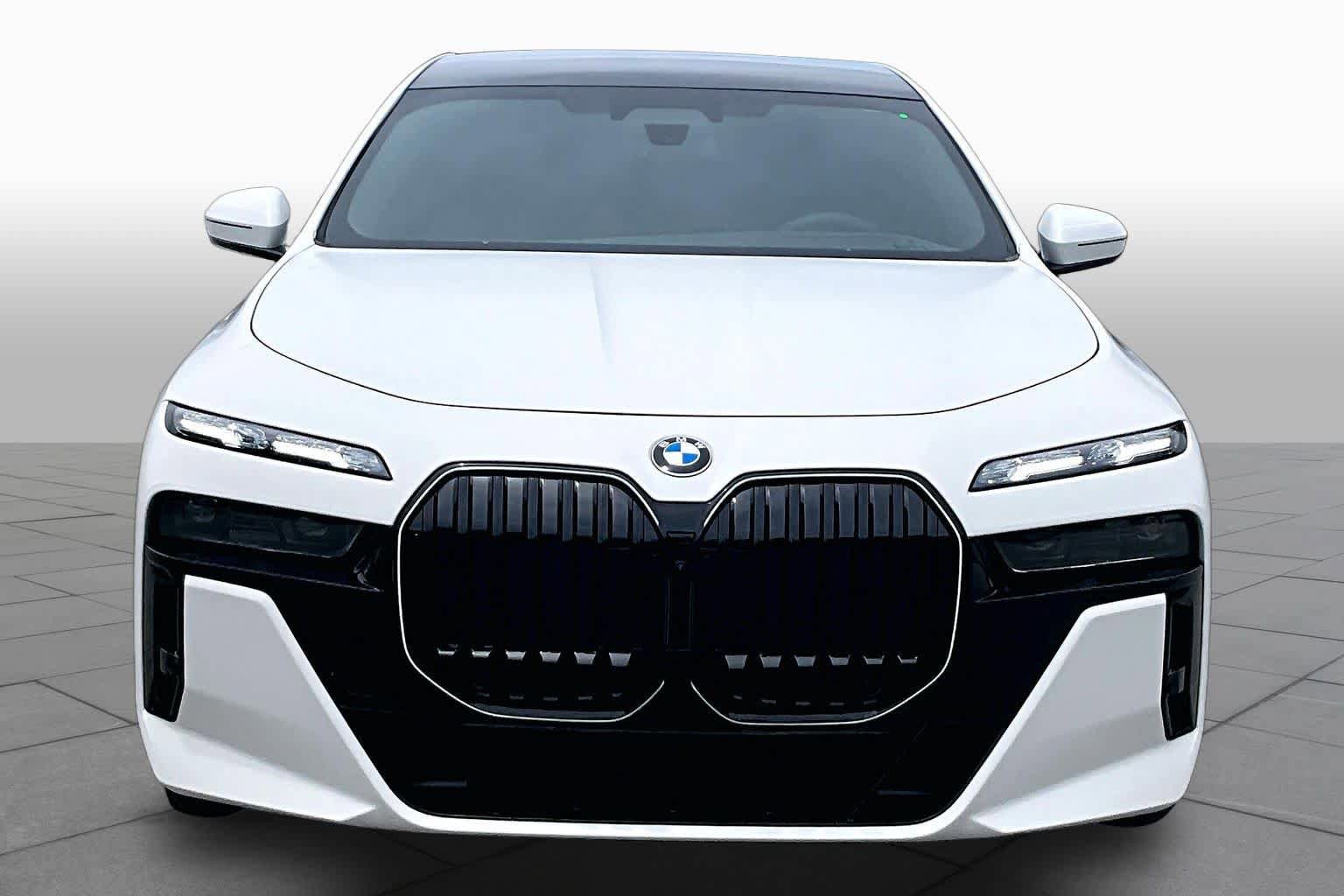 Used 2025 BMW 760i xDrive w/ Executive Package AWD/4WD image 3