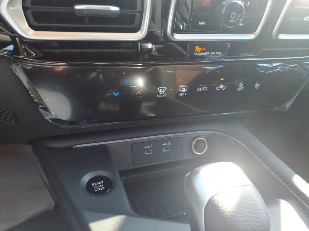 New 2026 Nissan Sentra SR w/ Floor Mat Package FWD image 14