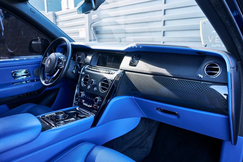 Used 2021 Rolls-Royce Cullinan Black Badge image 47