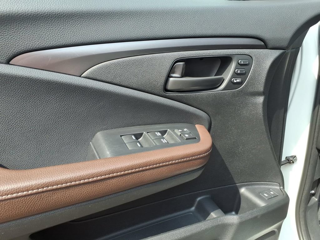 Certified 2024 Honda Passport EX-L image 19