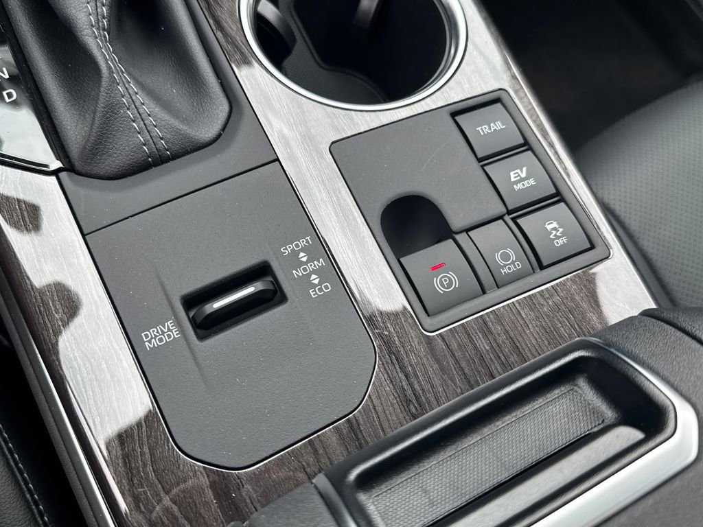 New 2026 Toyota Highlander Platinum image 32