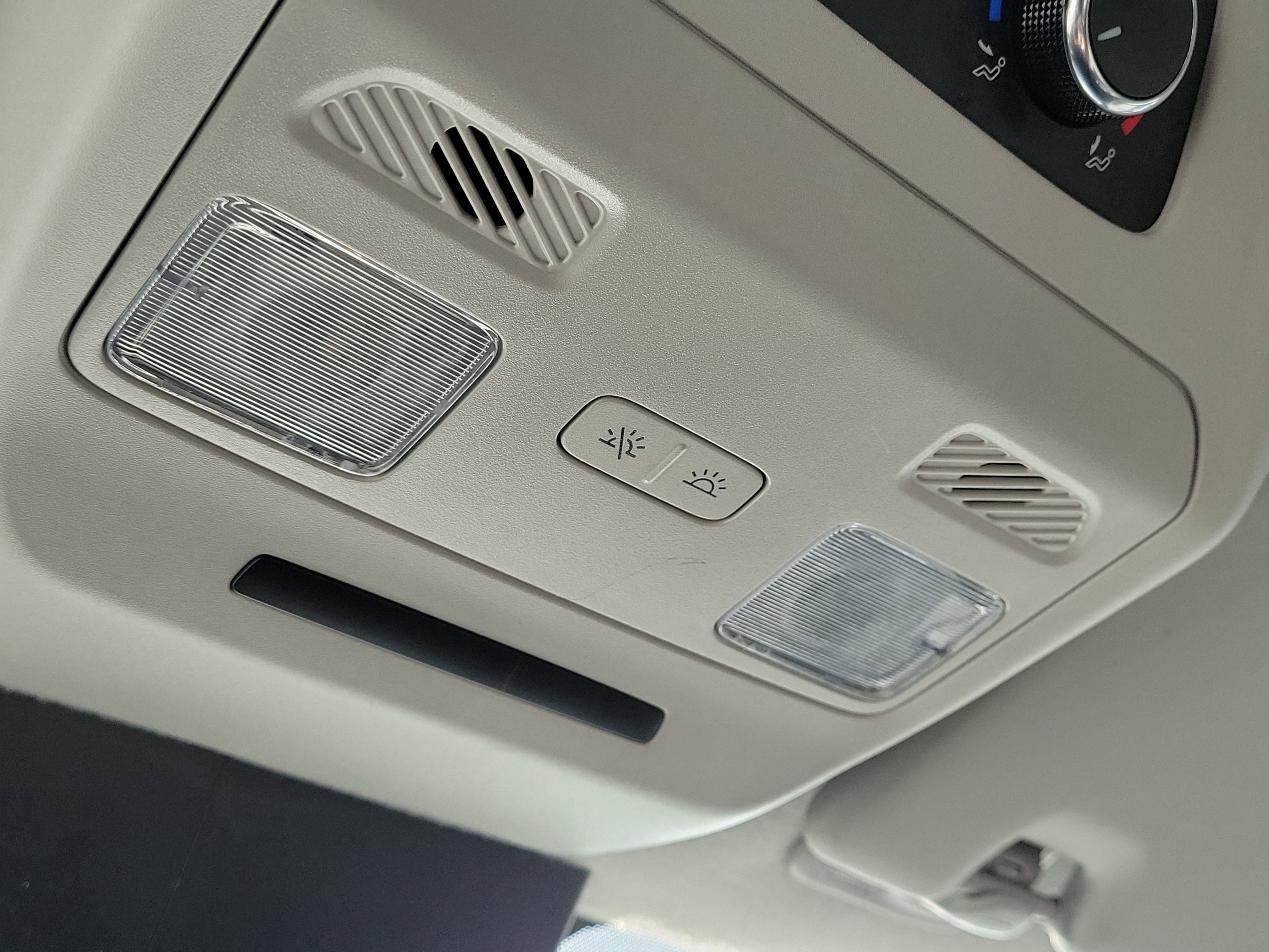 Used 2023 Ford Transit 350 XLT image 27