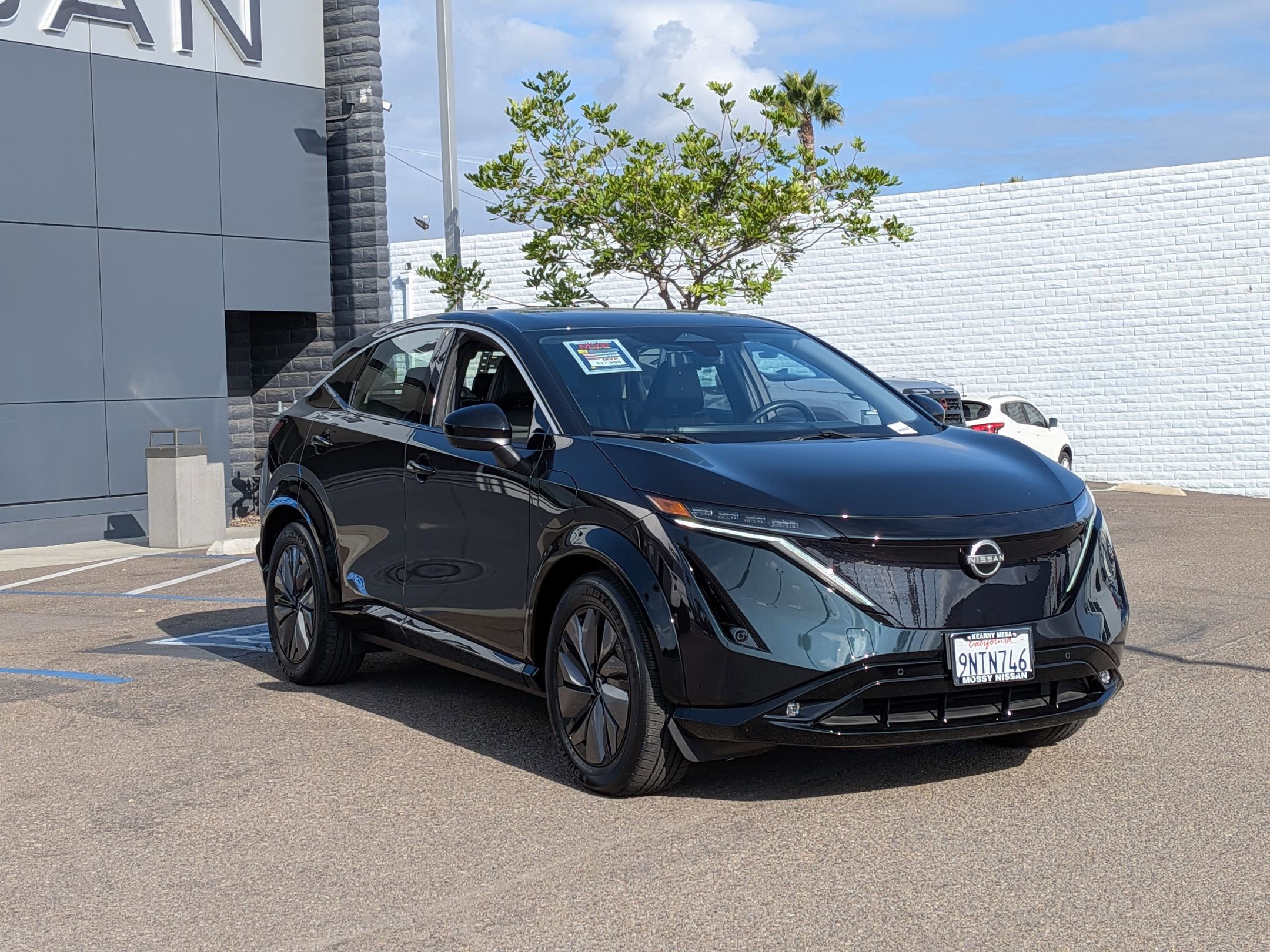 Used 2024 Nissan Ariya FWD image 2