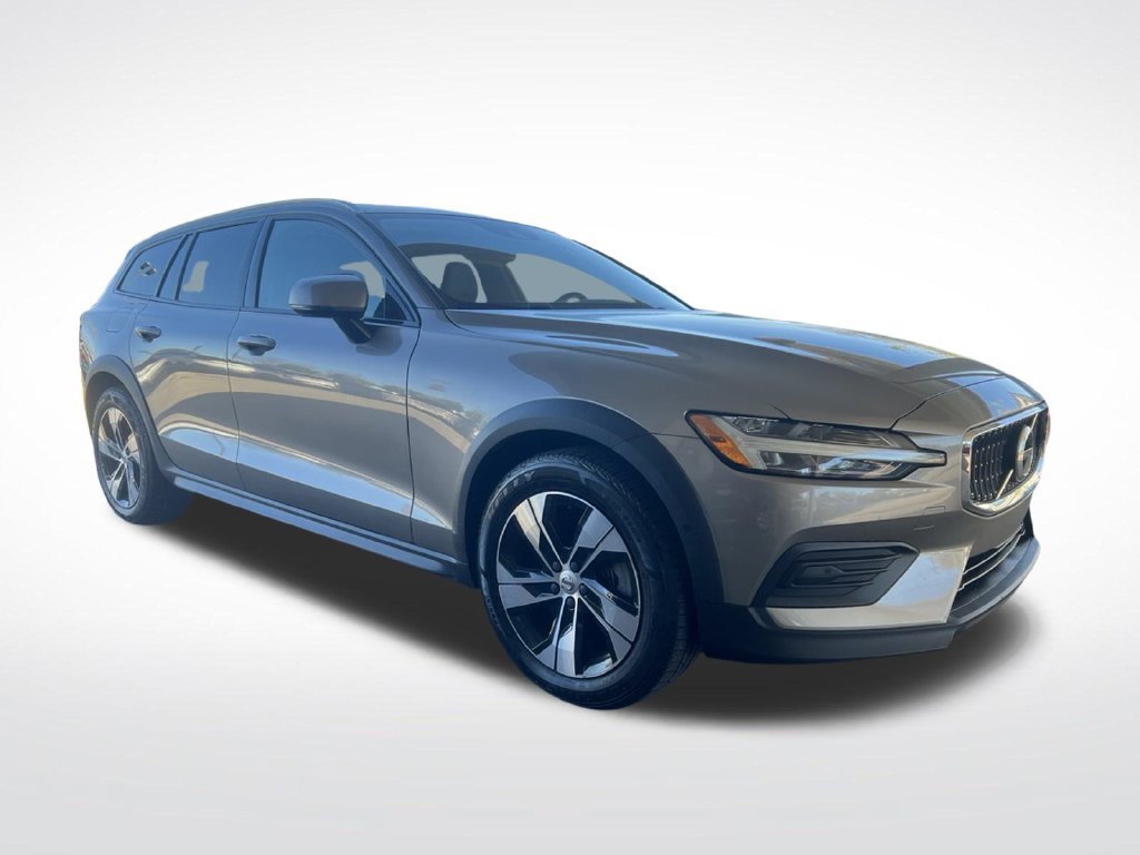 Used 2020 Volvo V60 T5 Cross Country w/ Protection Package AWD/4WD image 3