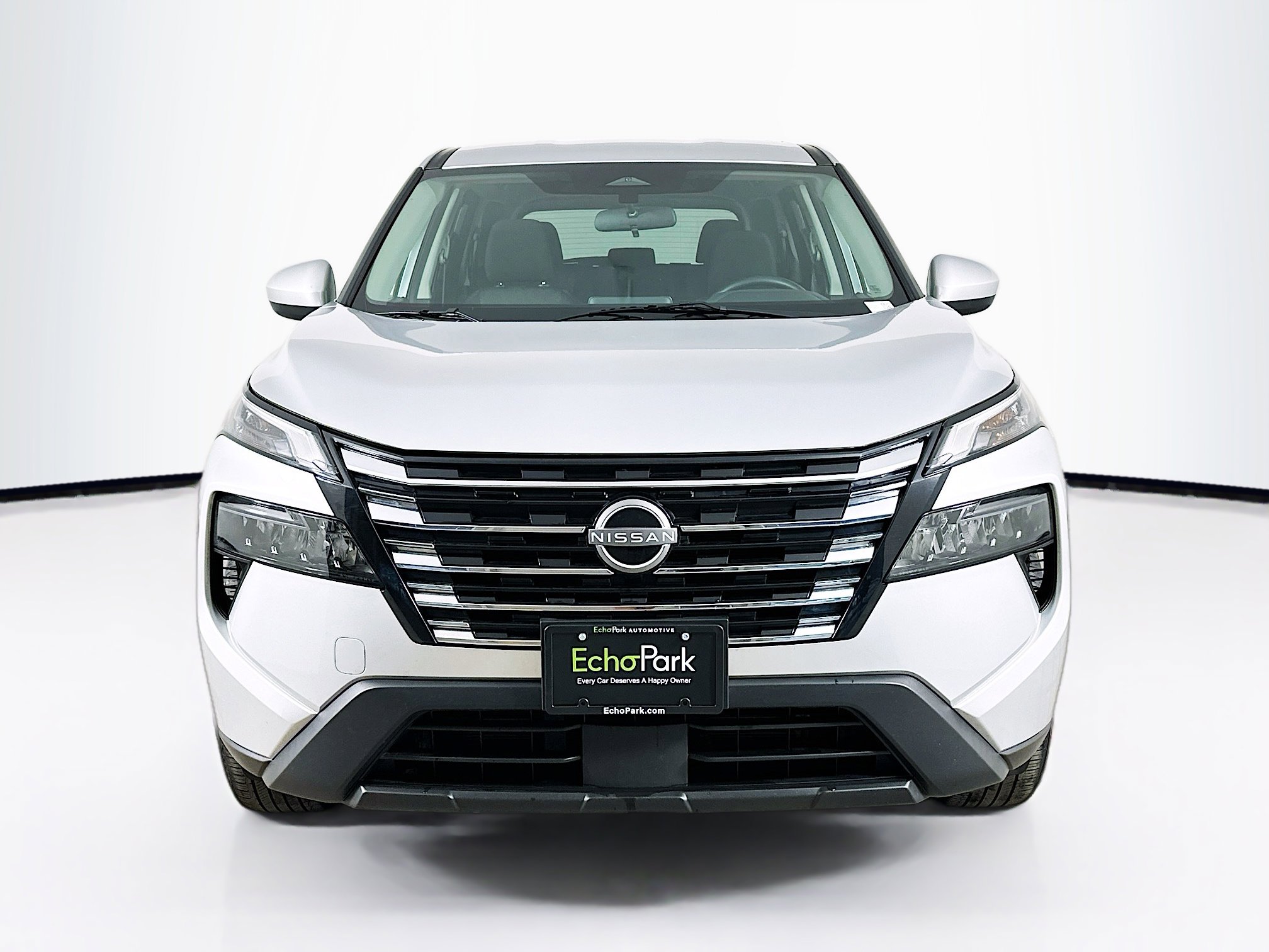 Used 2025 Nissan Rogue SV image 2