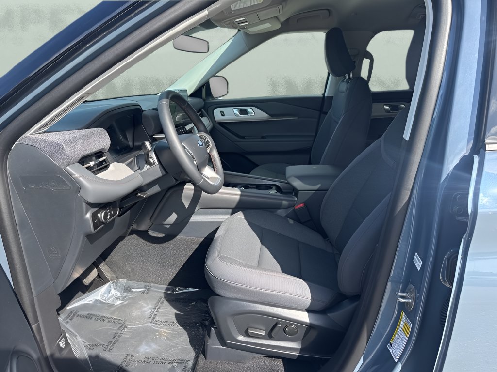 Used 2026 Ford Explorer Active RWD image 9