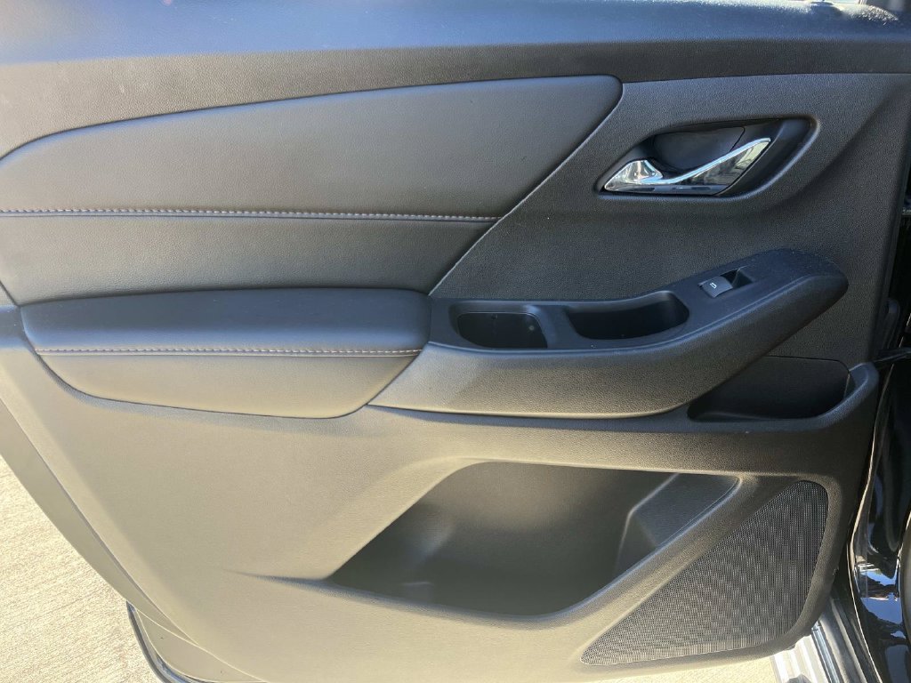 Used 2018 Chevrolet Traverse LT w/ LPO, 'HIT The Road' Package FWD image 21