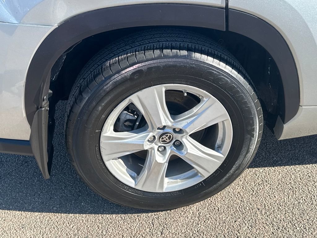 Used 2021 Toyota Highlander LE image 43