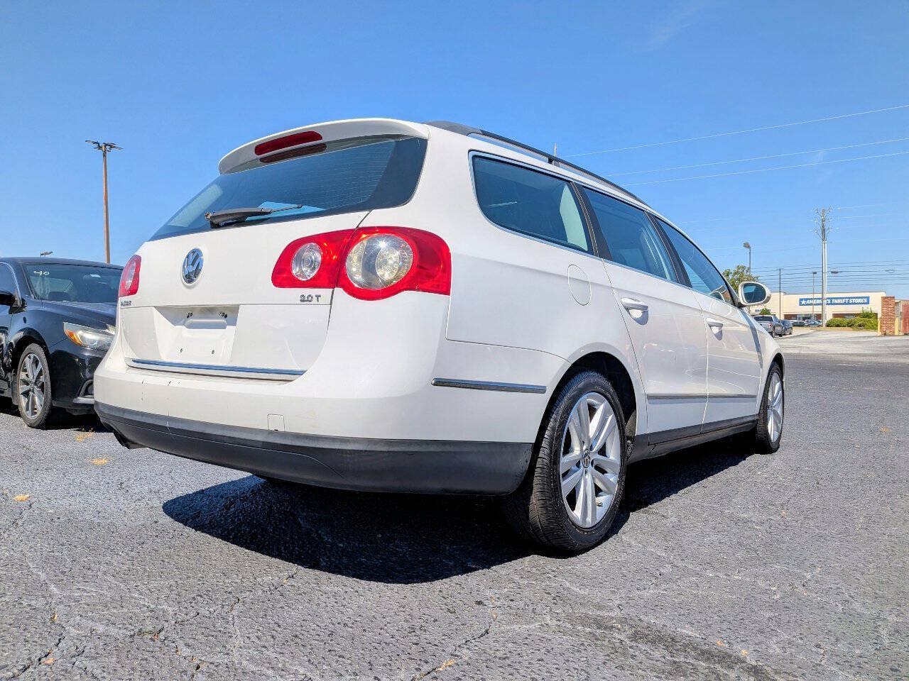 Used 2008 Volkswagen Passat 2.0T FWD image 17