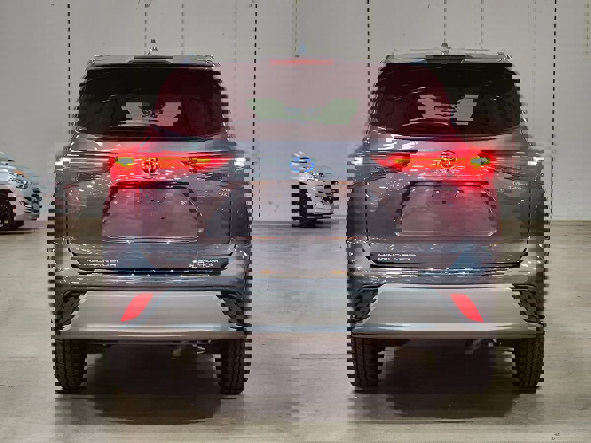 Used 2022 Toyota Highlander Platinum image 11