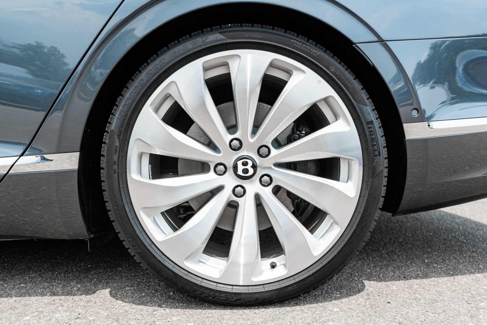 Certified 2026 Bentley Flying Spur Plug-In Hybrid AWD/4WD image 7