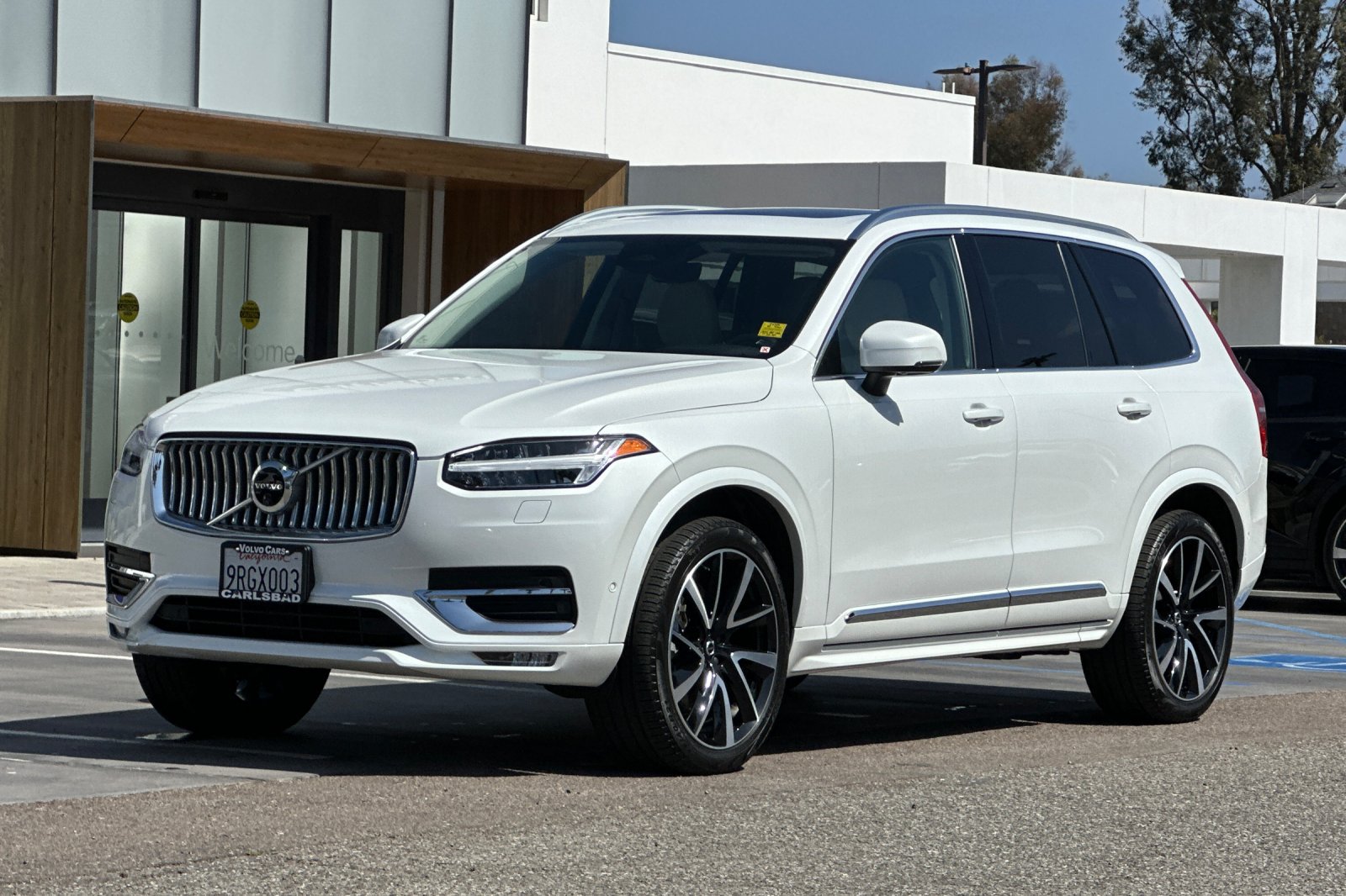 Certified 2025 Volvo XC90 B6 Plus w/ Protection Package Premier AWD/4WD image 8