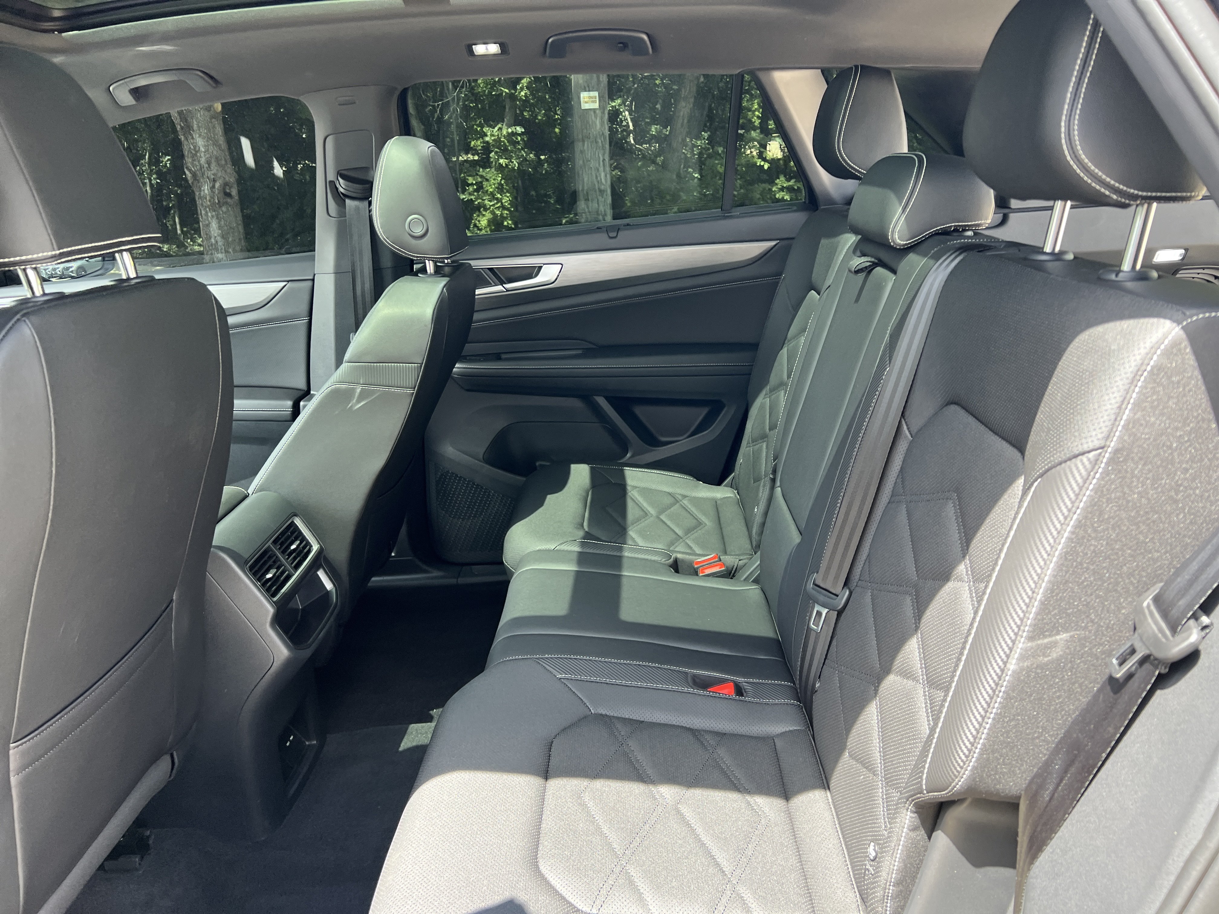 Certified 2026 Volkswagen Atlas Cross Sport SE w/ Panoramic Sunroof Package AWD/4WD image 28