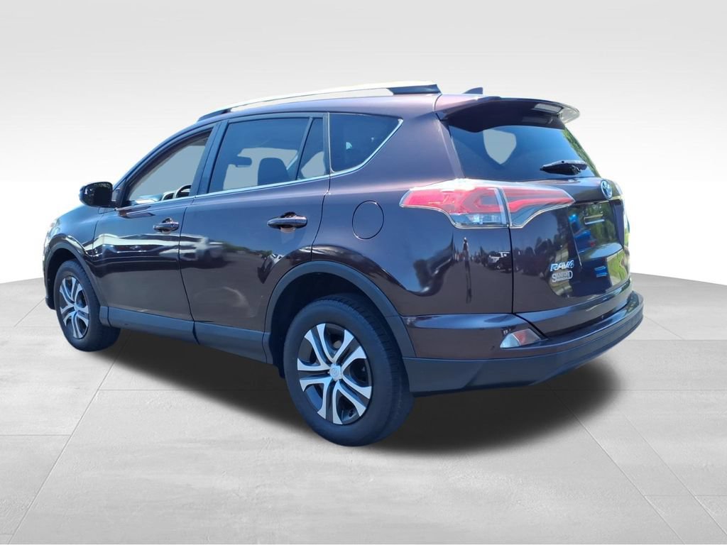 Used 2018 Toyota RAV4 LE FWD image 23