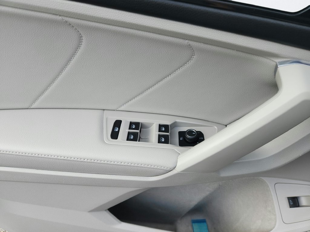 Certified 2023 Volkswagen Tiguan SE FWD image 20