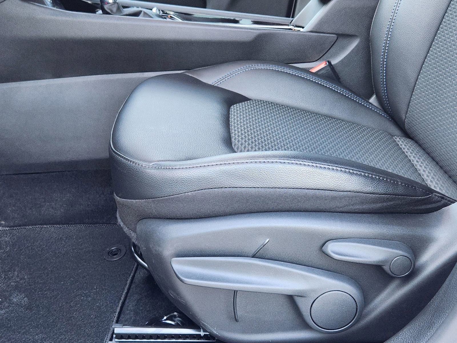 New 2026 Jeep Compass Latitude image 21