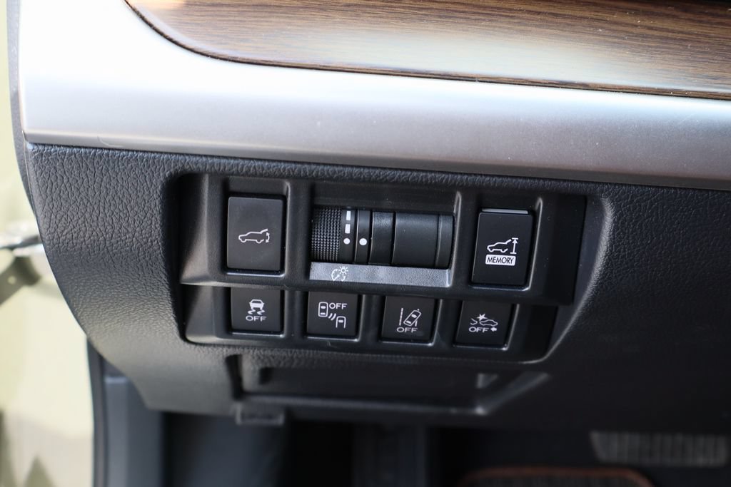 Used 2018 Subaru Outback 2.5i Touring AWD/4WD image 12