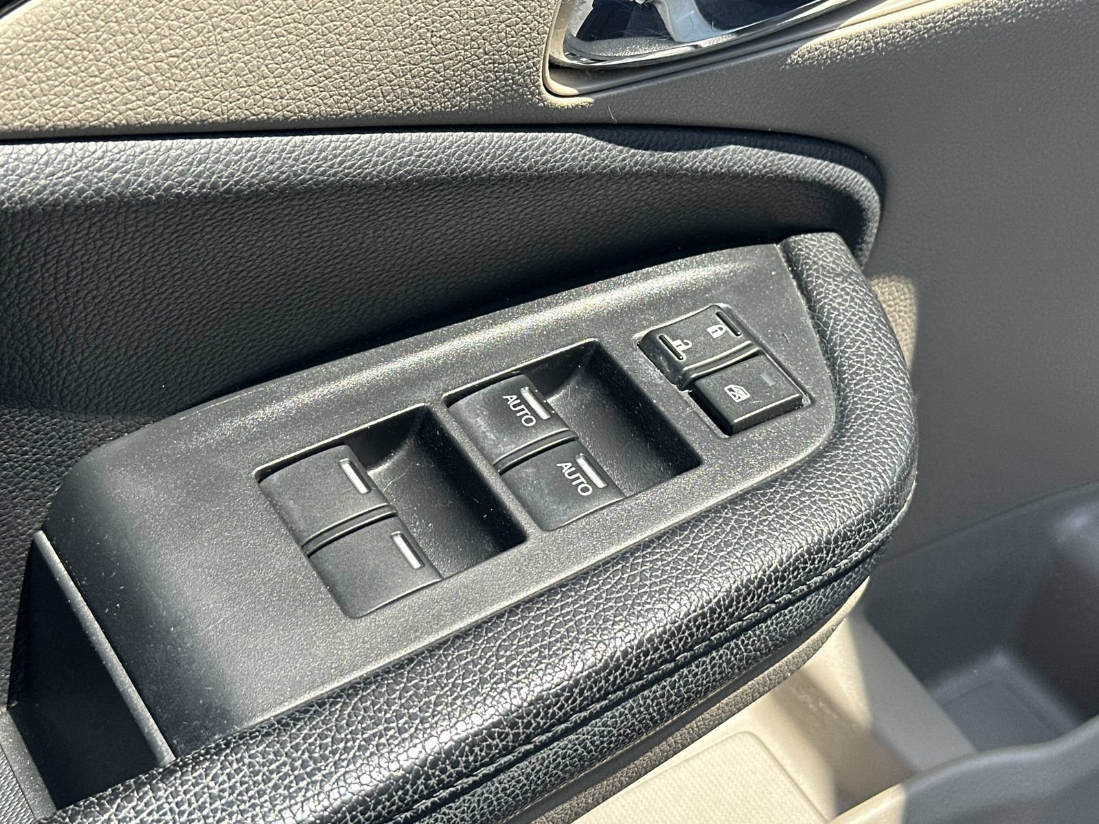 Used 2016 Honda Pilot Elite image 15
