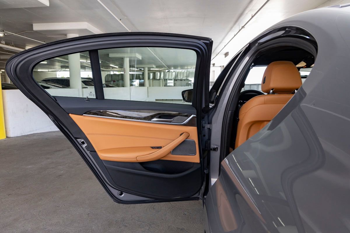Used 2021 BMW 530e w/ Premium Package RWD image 20