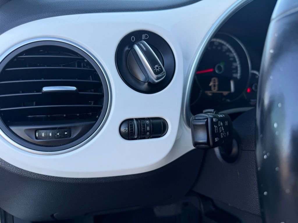 Used 2014 Volkswagen Beetle 2.5 image 25