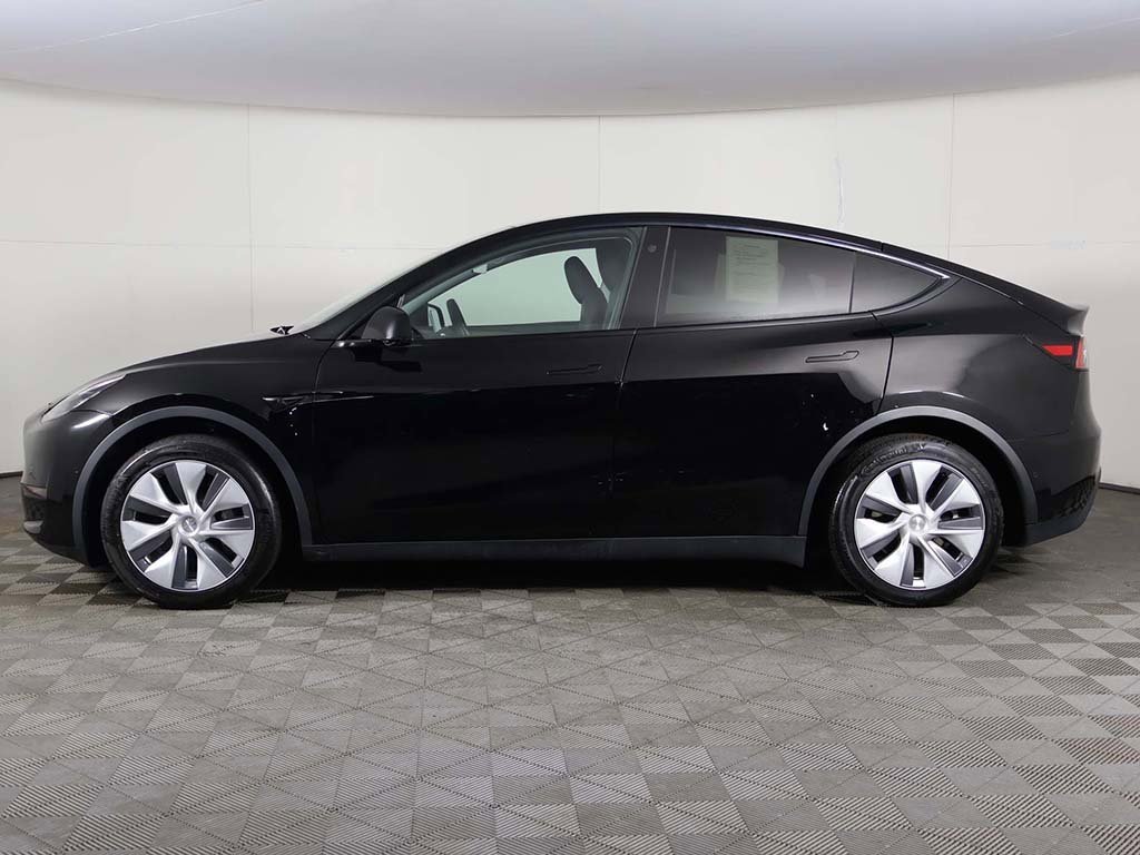 Used 2022 Tesla Model Y Long Range image 19
