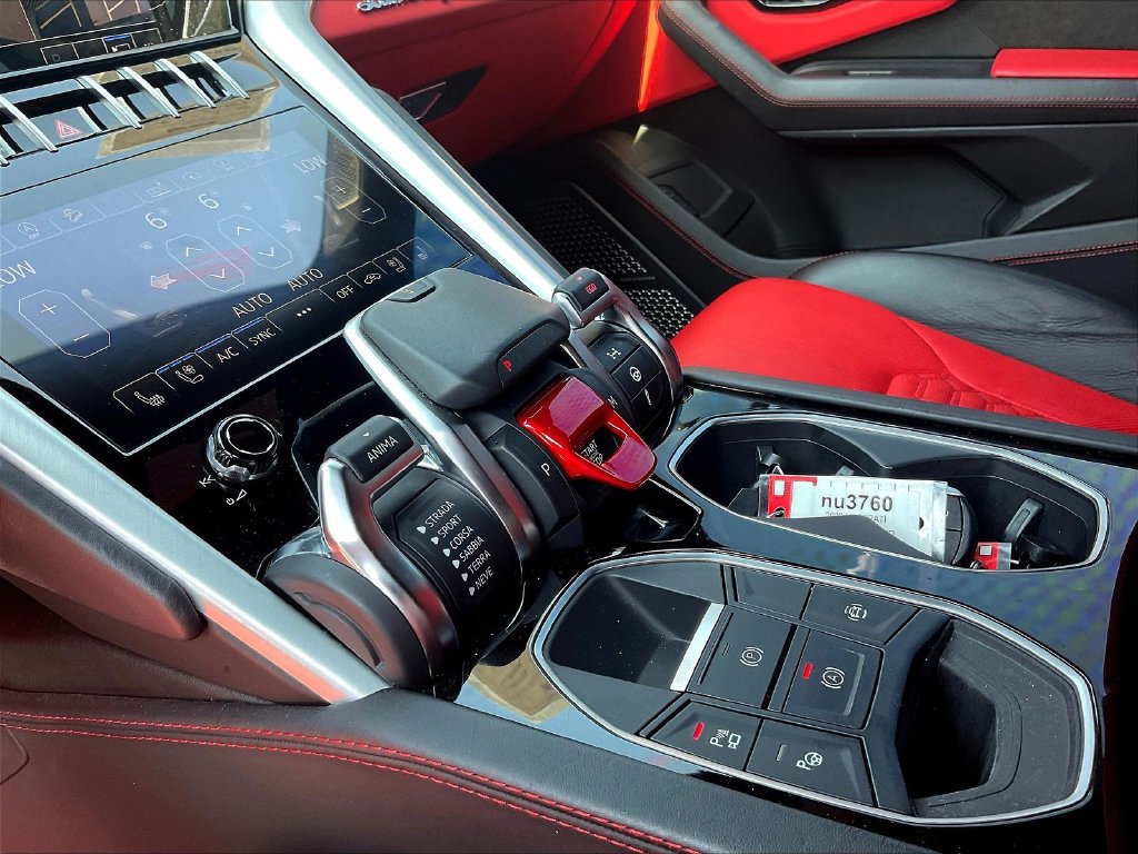 Used 2021 Lamborghini Urus AWD/4WD image 17