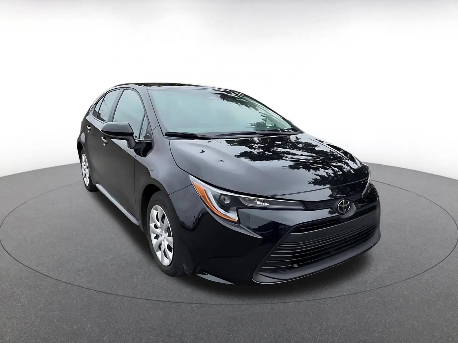 Used 2025 Toyota Corolla LE FWD image 3