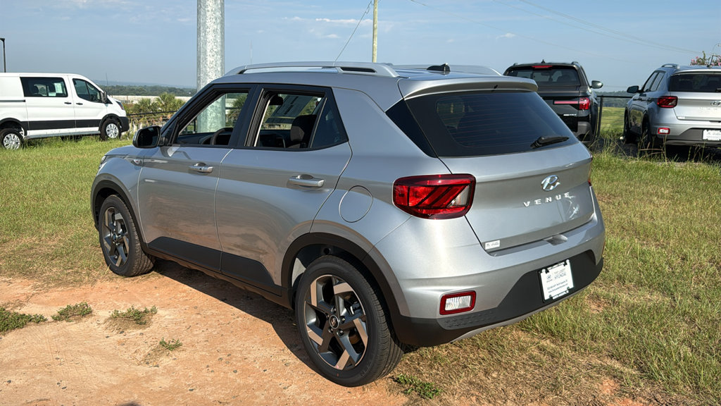 New 2026 Hyundai Venue SEL FWD image 5