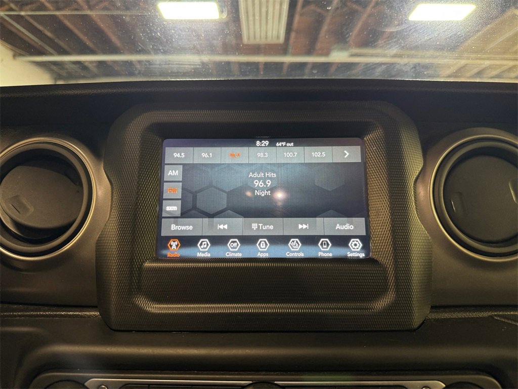 Used 2021 Jeep Gladiator Sport image 17