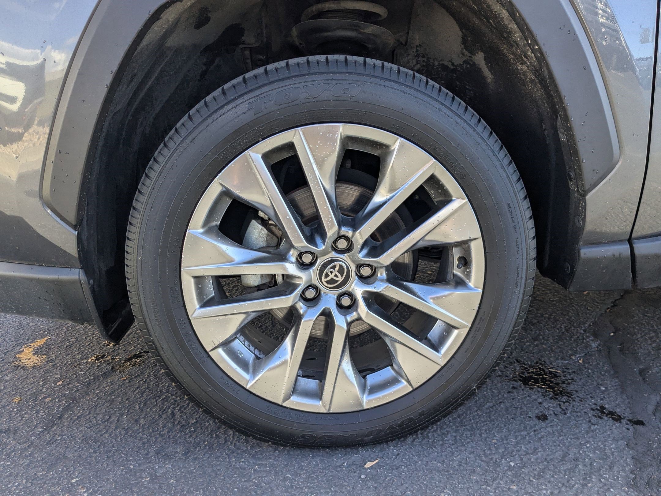 Used 2021 Toyota RAV4 XLE Premium image 36