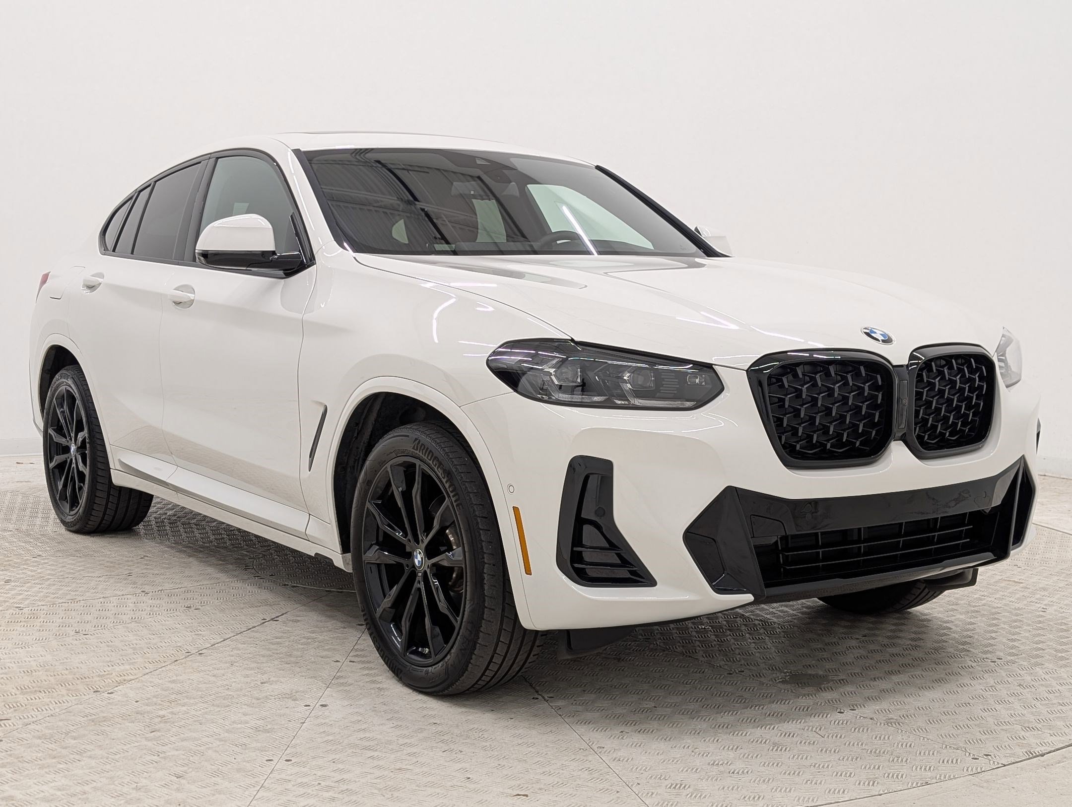 Certified 2025 BMW X4 xDrive30i w/ Premium Package image 7