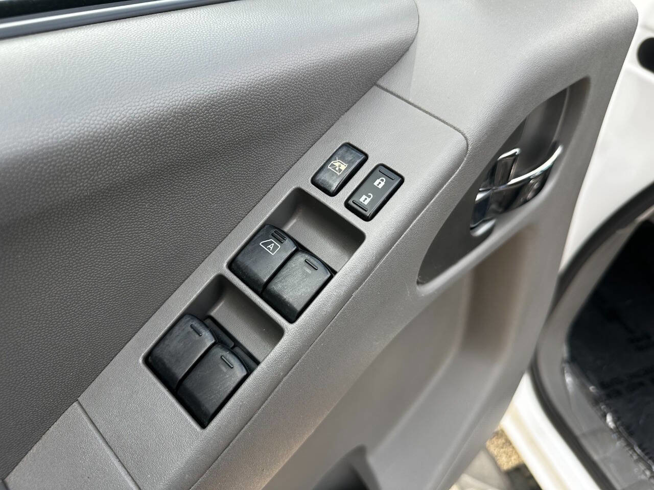 Used 2012 Nissan Frontier SV w/ Sport Appearance Pkg image 21