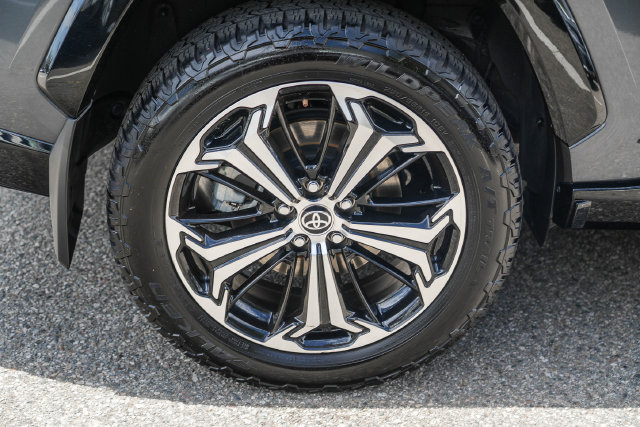 Used 2024 Toyota RAV4 XSE w/ Weather Package AWD/4WD image 12