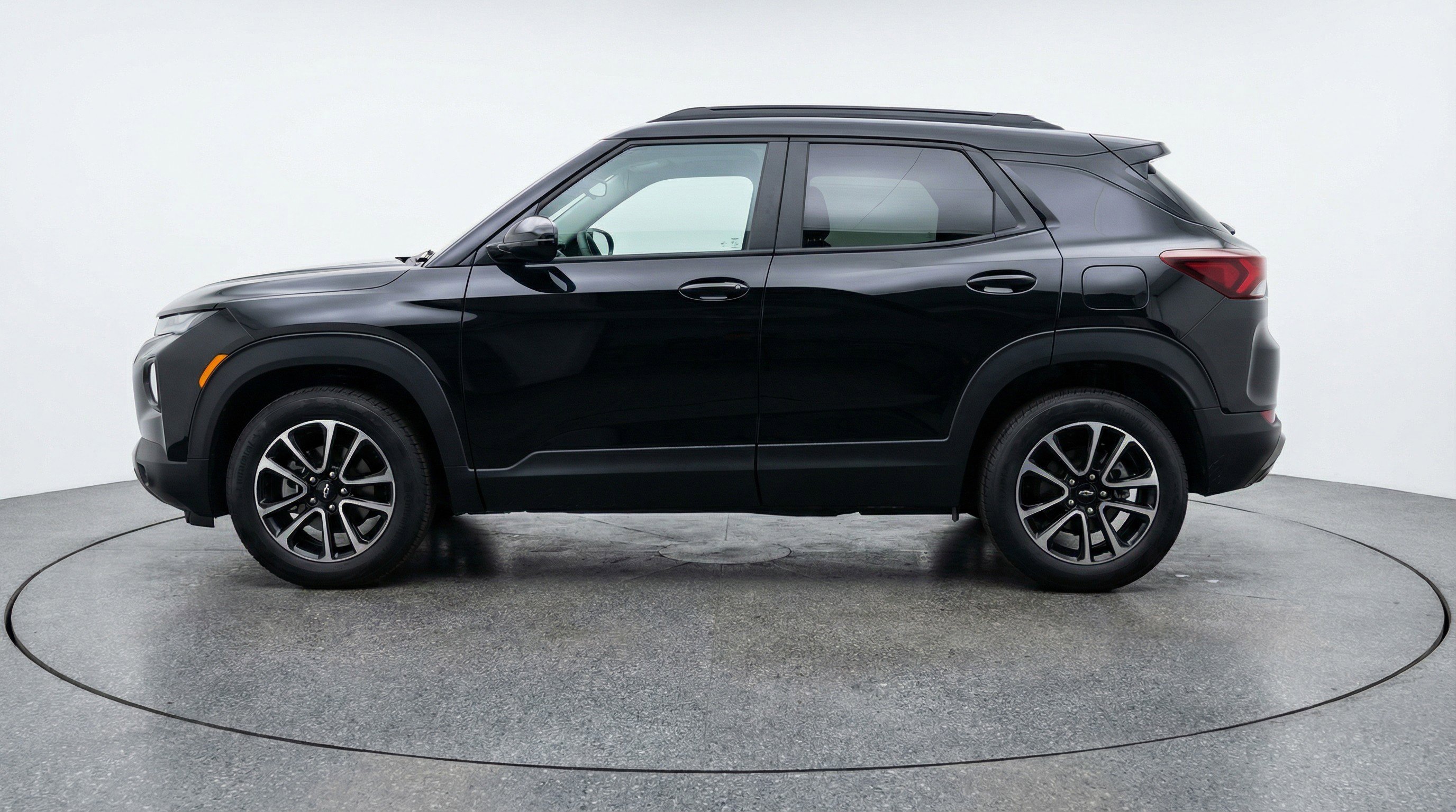 Used 2025 Chevrolet TrailBlazer LT w/ Driver Confidence Package AWD/4WD image 5