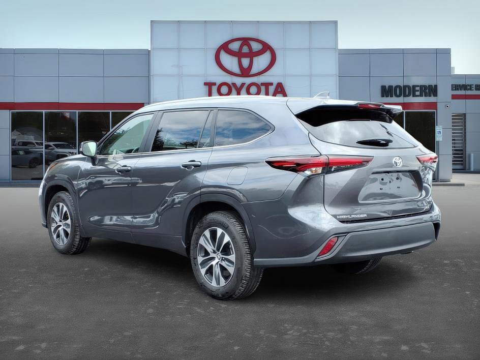 Certified 2024 Toyota Highlander XLE image 7