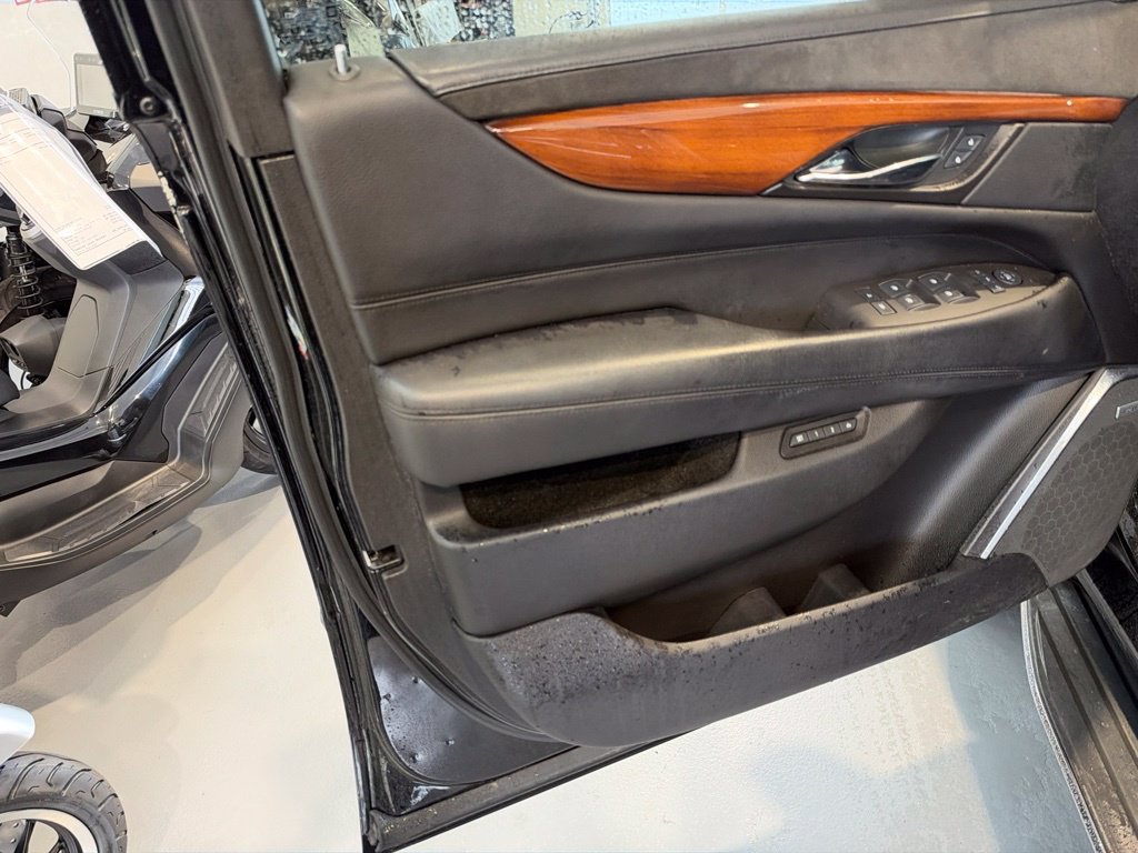 Used 2016 Cadillac Escalade Luxury AWD/4WD image 20