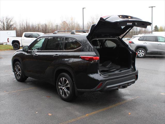 Certified 2021 Toyota Highlander XLE image 7